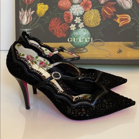 Gucci Virginia Black Lace Mary Jane Pump - Picture 5 of 16